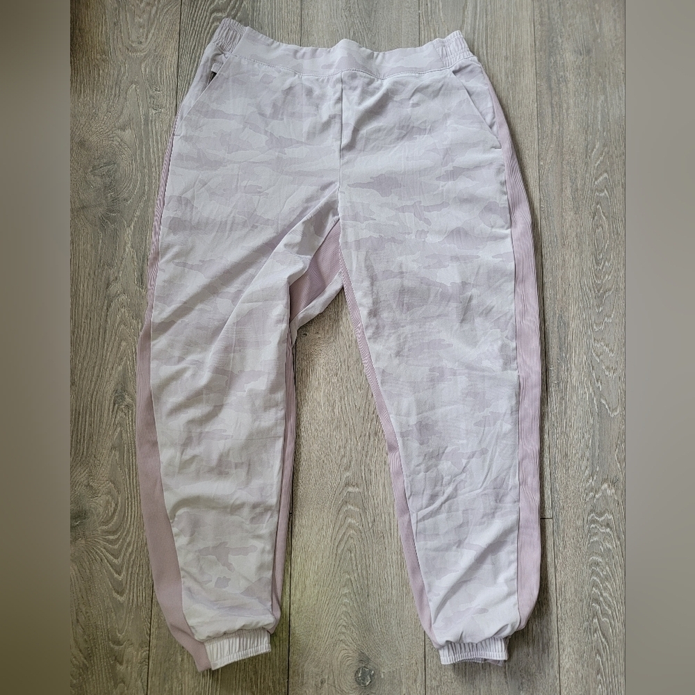 Athleta Brooklyn Lined Camo Jogger